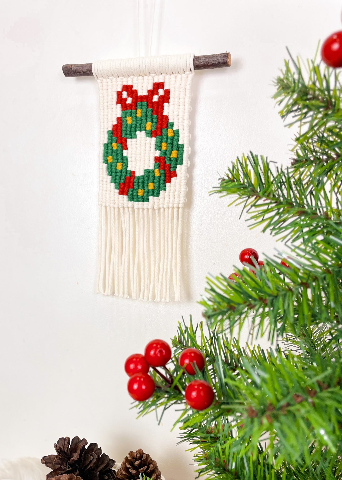 Christmas Wreath Pixel Art Pattern - Digital PDF and Knot Guide