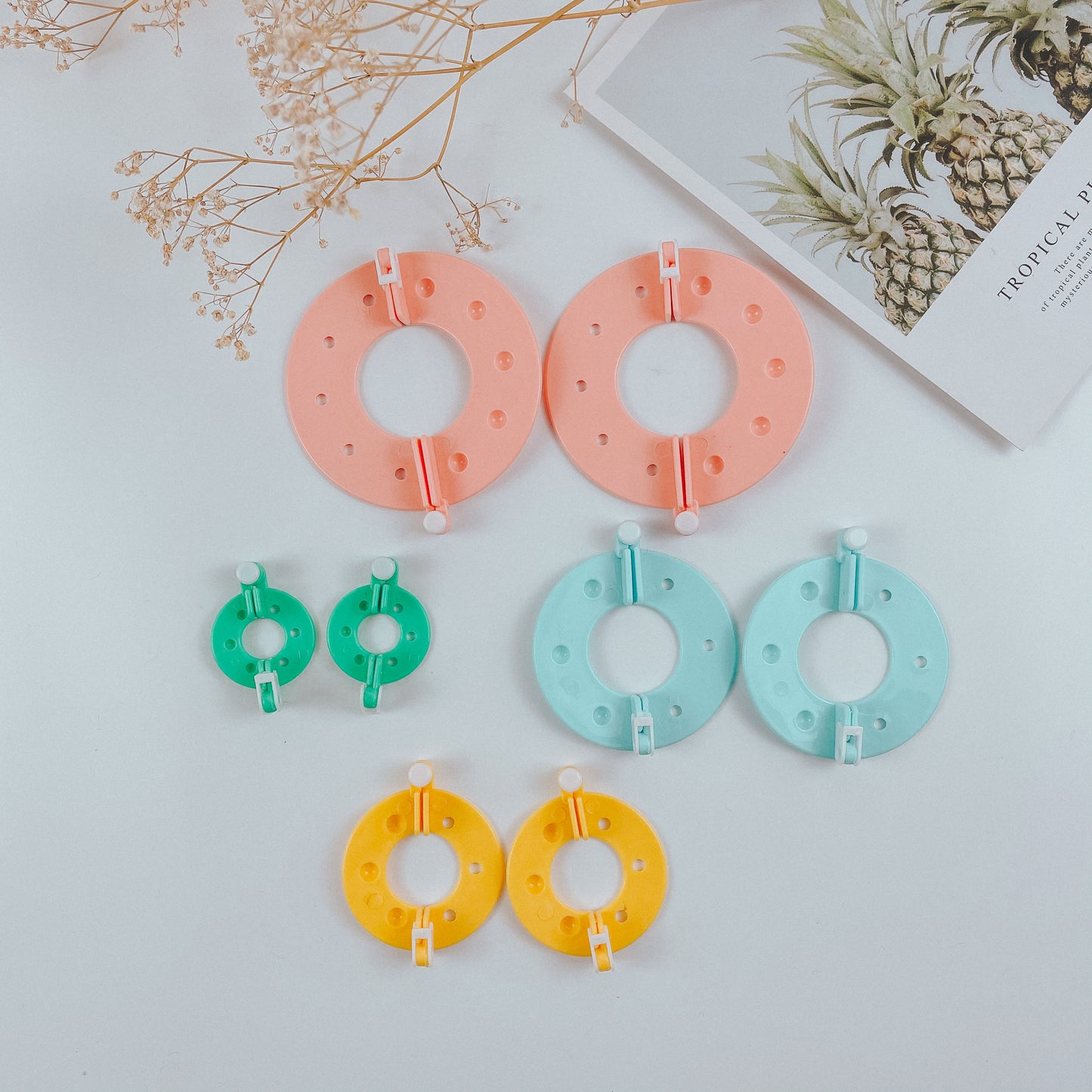 4 Sets Of Pom Pom Maker