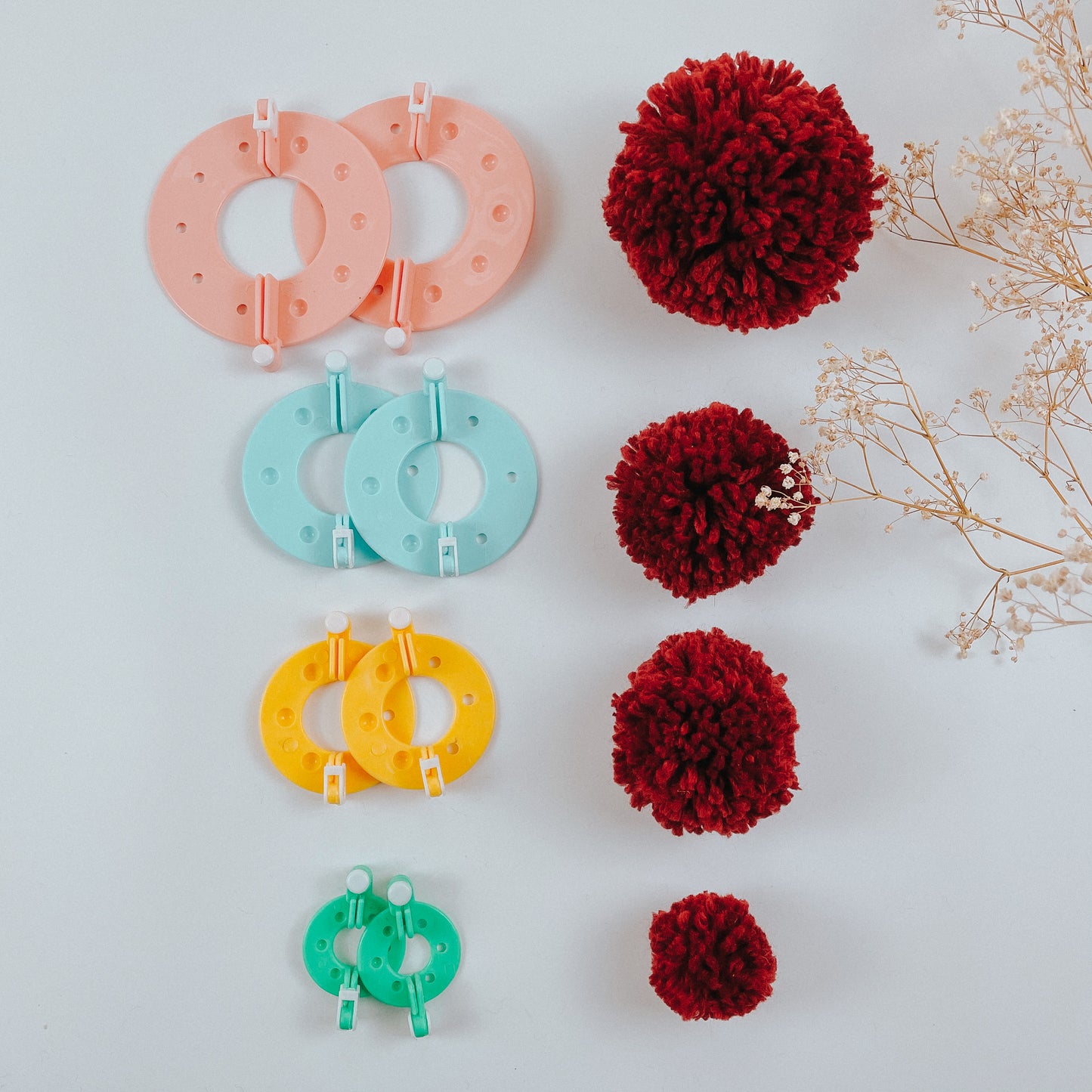 4 Sets Of Pom Pom Maker
