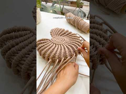 Bolsa de macramé con forma de concha - PDF digital y guía de nudos