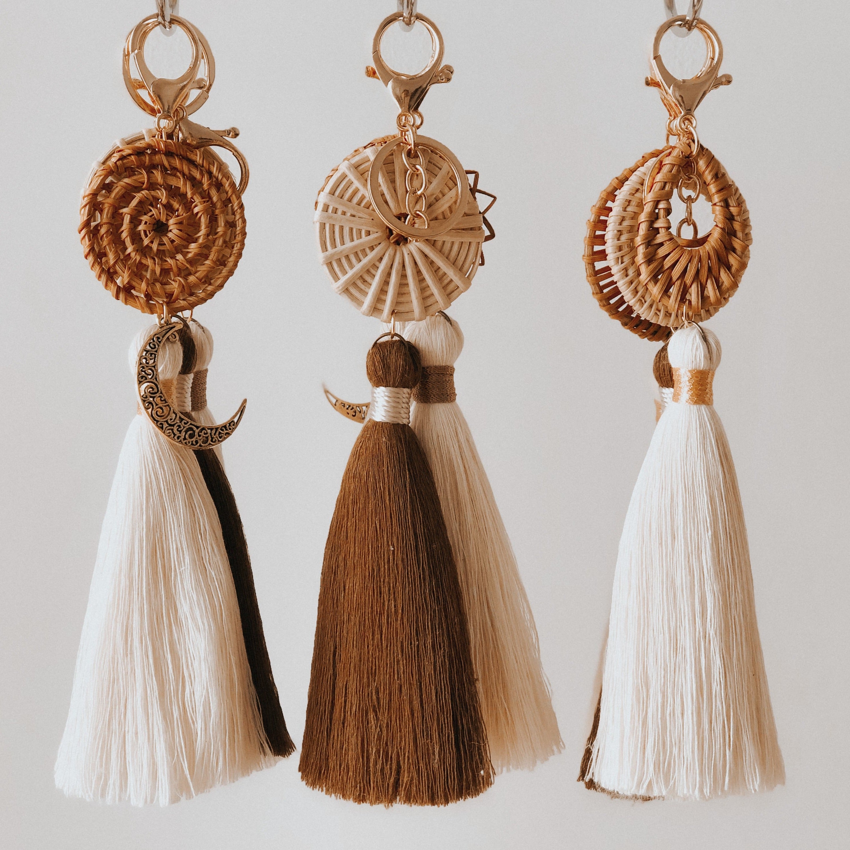 <transcy>Brinco / amuletos de madeira de rattan natural</transcy>